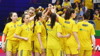 Die Basketballerinnen von Alba Berlin im Teamkreis (imago images/opokupix)